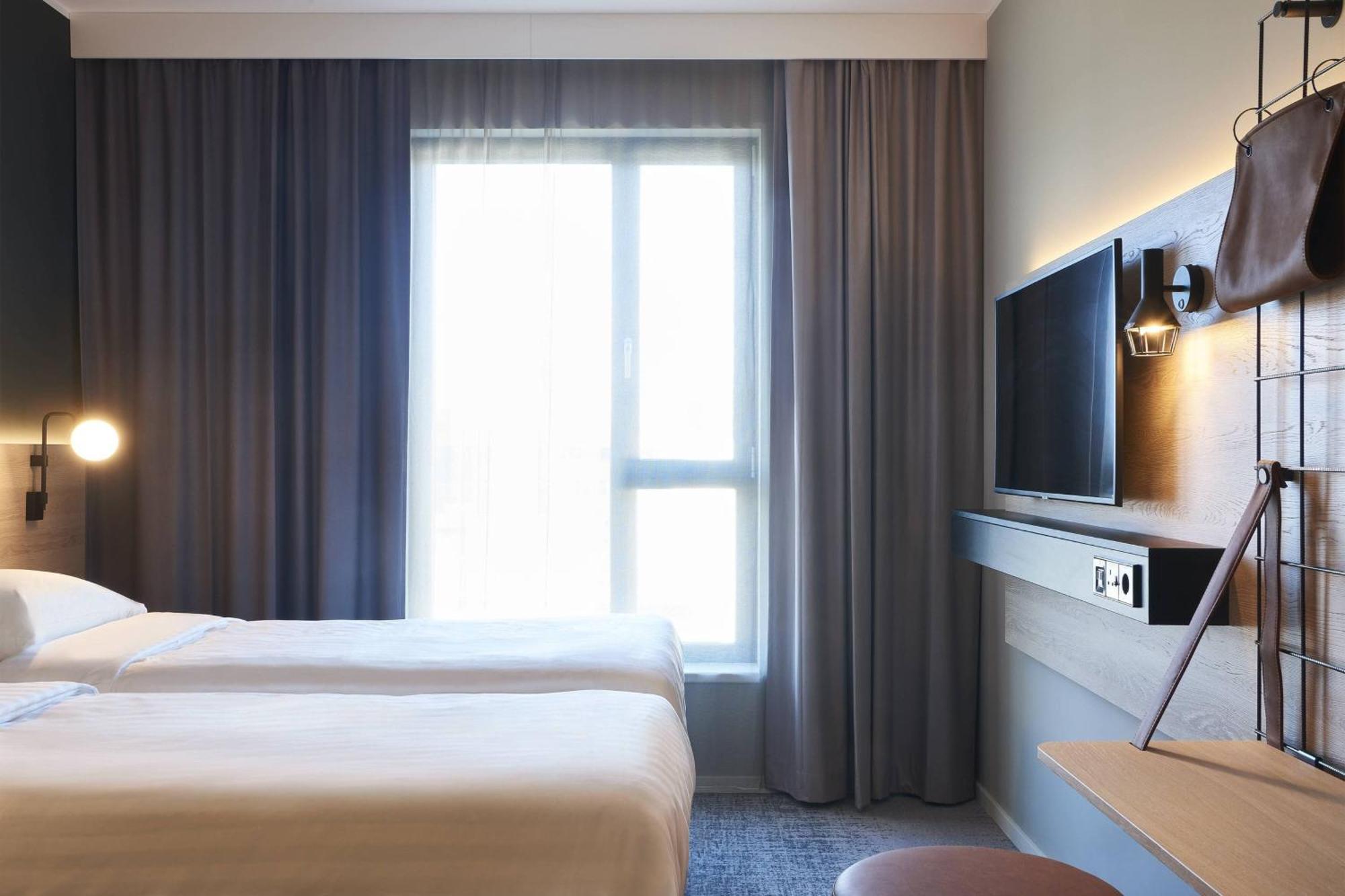 Moxy Twin Room
